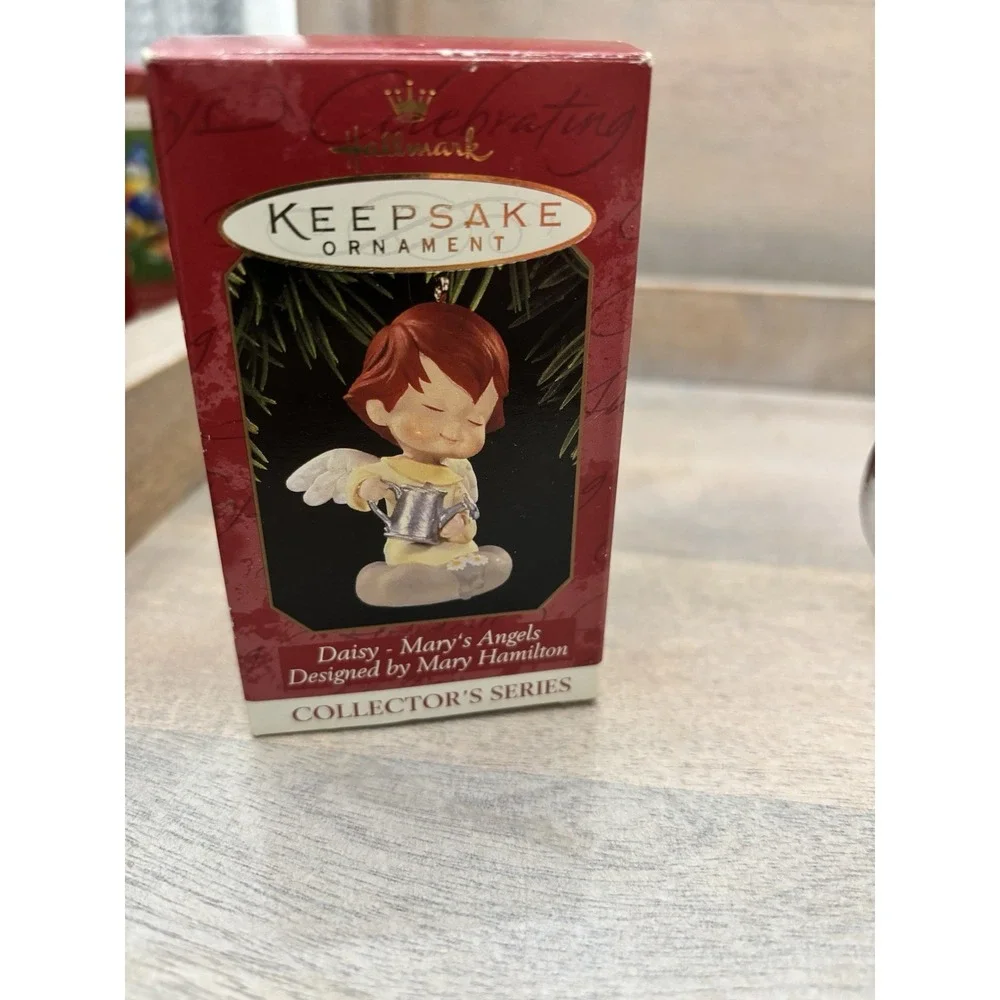HALLMARK 1997 DAISY MARY'S ANGELS CHRISTMAS TREE KEEPSAKE ORNAMENT #10 IN SERIES